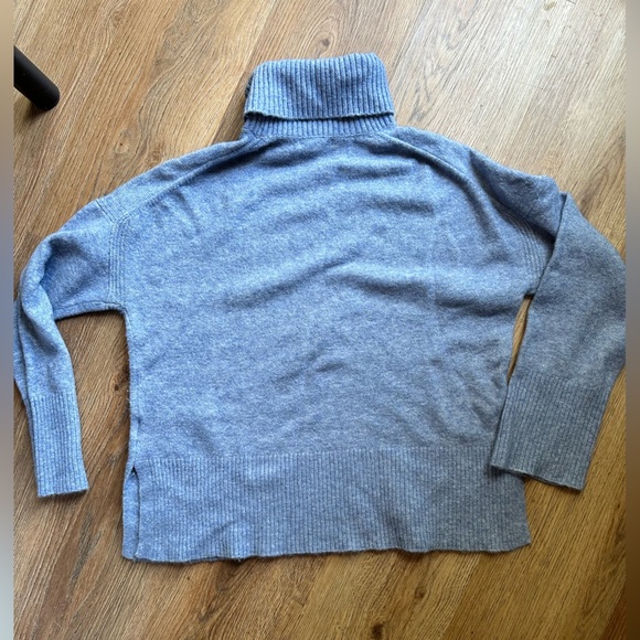 J. Crew Blue turtleneck oversized sweater, wool and alpaca, size XS, light blue - Picture 3 of 6